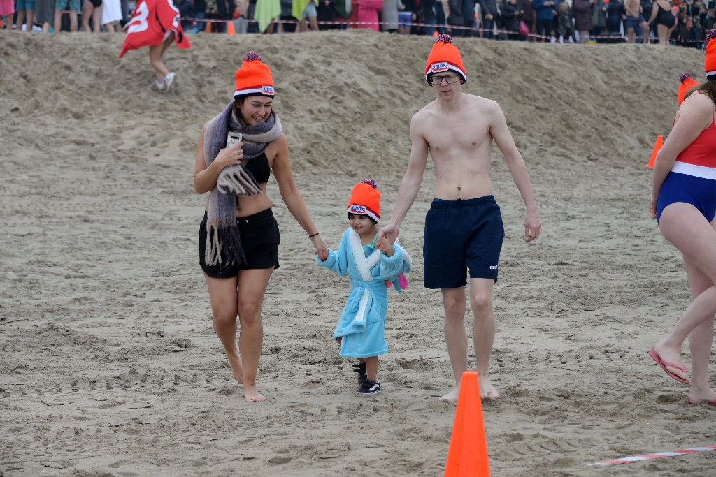 ../Images/Nieuwjaarsduik Noordwijk 2020 020.jpg